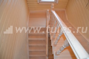 Лестница из сосны + ступени лиственница 02-15