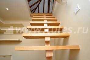 Межэтажная консольная лестница на косоуре 17-03