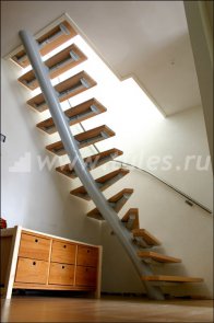 Компактная лестница на мансарду 09-06